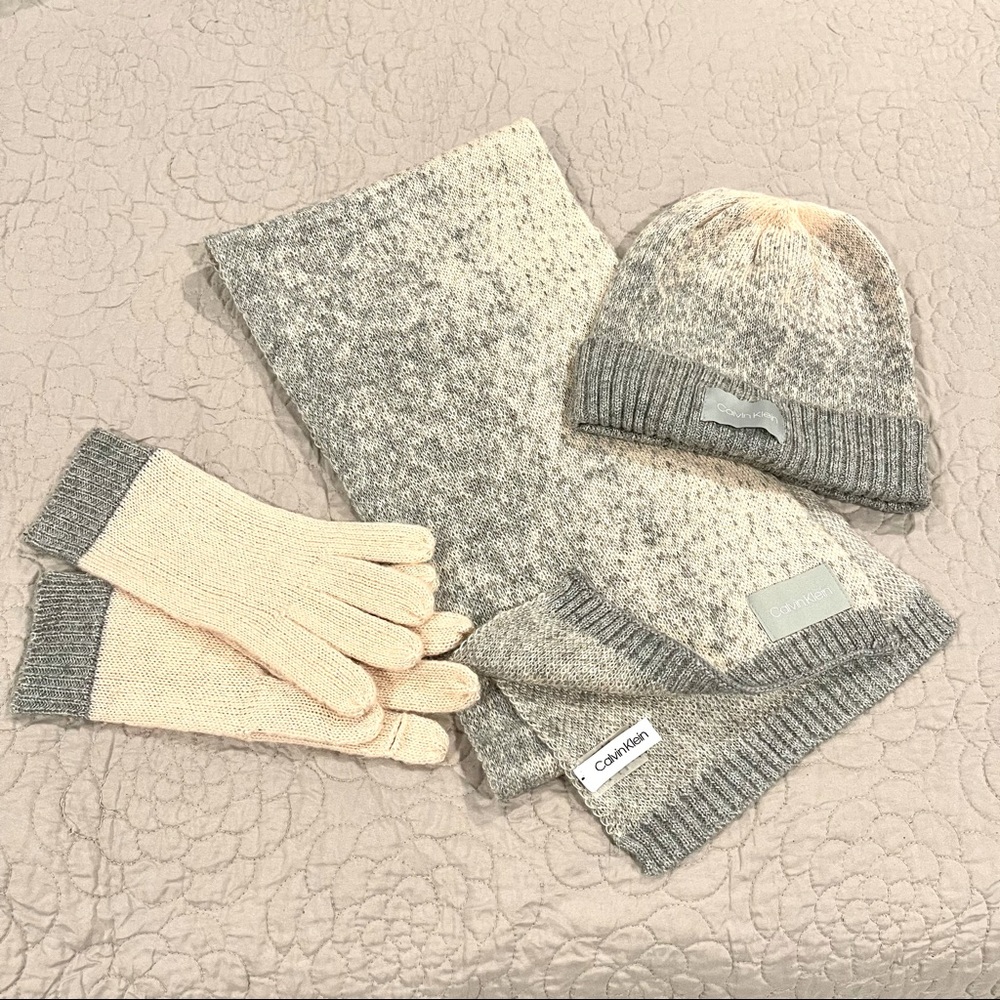 Calvin Klein women’s hat/ scarf/ gloves winter set. New Never Worn.